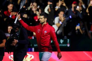 Djokovic in difficoltà