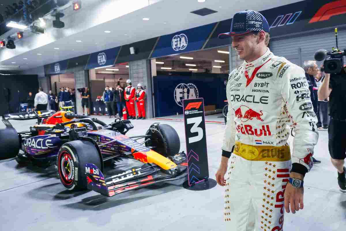 Verstappen si schiera, risposta non diplomatica: i tifosi sognano