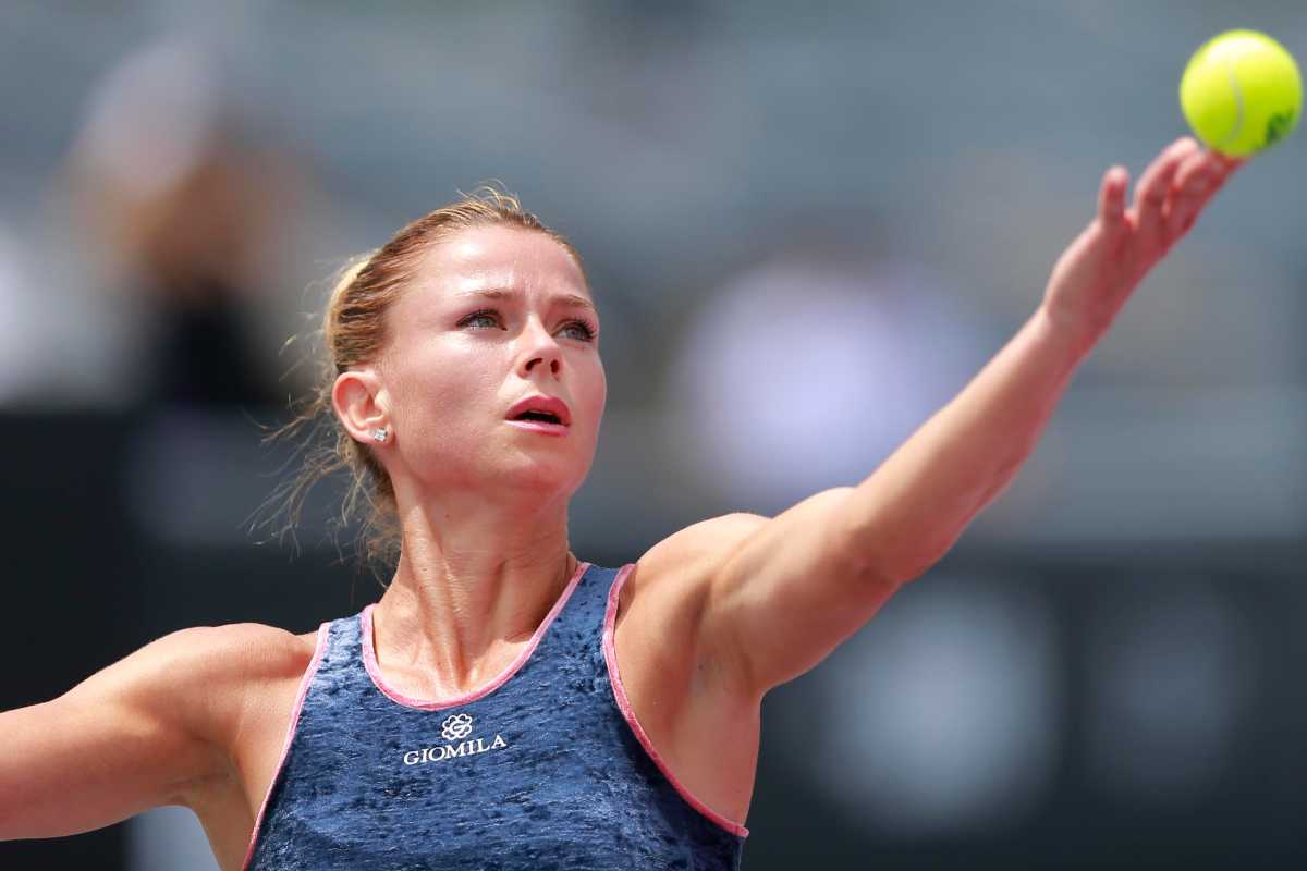 Camila Giorgi selfie specchio dettaglio piccante